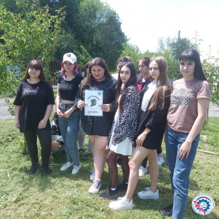 Тарасовские студенты ухаживают за «Садом памяти»